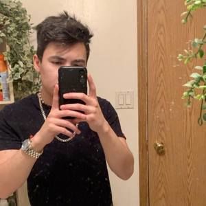 Meet your Posher, Isaiah